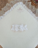 Yenidoğan Wool Yün Kumaş Taç Nakışlı Güpür Duvaklı Fiyonk Prizma Taş Unisex Kundak Bebek Battaniyesi