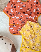 Bear Ve Rainbow Desenli 2'li Paket Sıvı Geçirmez Unisex Aktivite Ve Mama Önlüğü 6-24 Ay