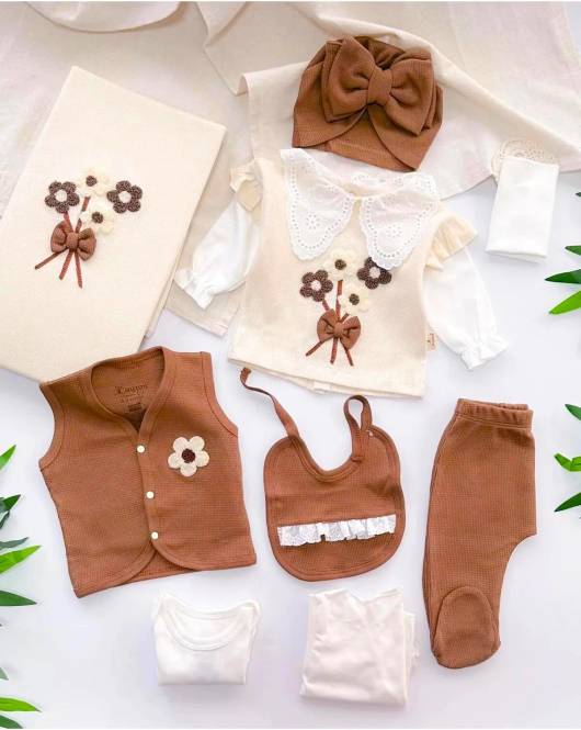 Çiçek ve Fiyonk Detaylı 10 Parça Bebek Hastane Çıkışı Ful Set