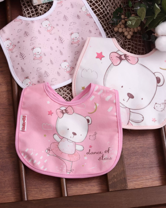 Pembe Ayı Temalı Kare 3 Parça Microfiber Mama Önlüğü Kendi Kutusunda (Sıvı Geçirmez) Çıtçıtlı