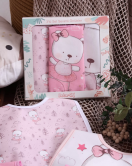 Pembe Ayı Temalı Kare 3 Parça Microfiber Mama Önlüğü Kendi Kutusunda (Sıvı Geçirmez) Çıtçıtlı