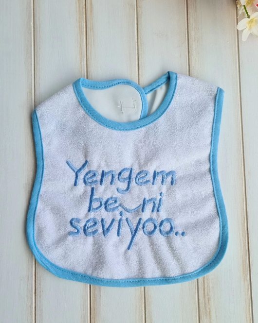 Yengem Beni Çok Seviyor Nakışlı Erkek Bebek Mama Önlüğü