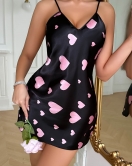 Pembe Kalp Desenli Siyah Saten Gecelik