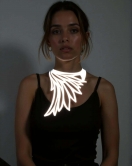 Beyaz Reflektörlü Büyük Kuş Kanadı Choker Kolye, Tarz Lazer Kesim Kolye - APFT1418