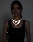 Beyaz Reflektörlü Lotus Choker Kolye, Şık Lazer Kesim Kolye - APFT1416