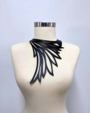 Lazer Kesim Kanat Detaylı Choker, Deri Kolye - APFT1418