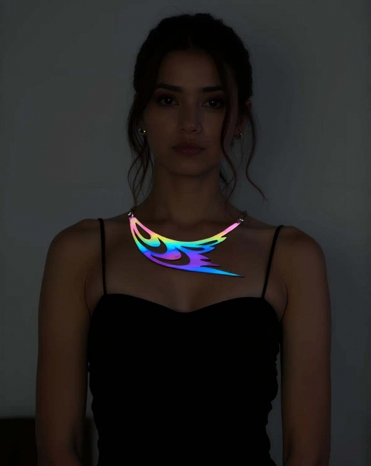 Rainbow Reflektörlü Kuş Kanadı ve Göz Detaylı Choker Kolye, Şık Lazer Kesim Kolye - APFT1414