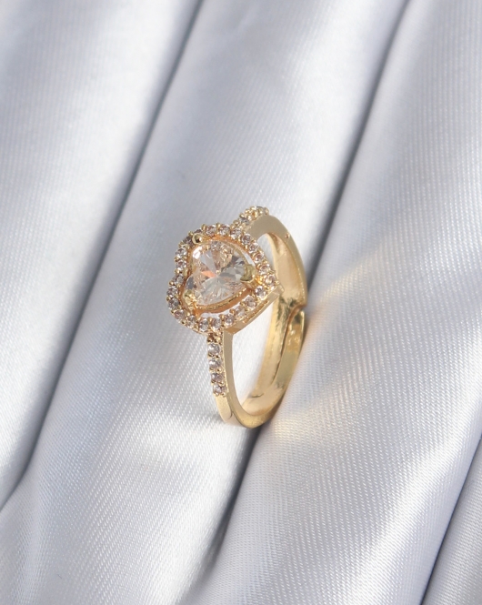 Pirinç Gold Renk Zirkon Taşlı Kalp Charm Model Kadın Yüzük