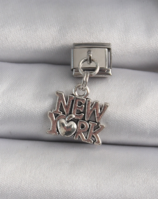 316L Çelik Gümüş Renk Sallantı New York Yazı Model Nomination Charm