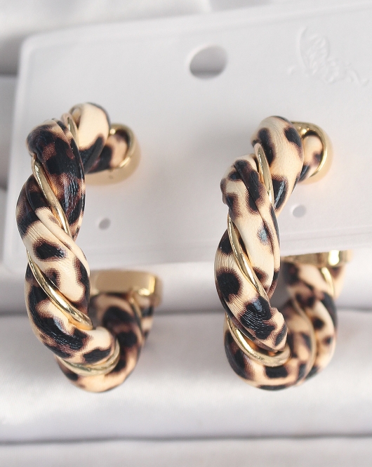 Pirinç Gold Renk Sarmal Leopar Desen Halka Model Kadın Küpe