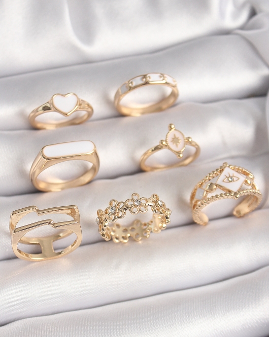 Pirinç Gold Renk Beyaz Mineli Kalp Zirkon Taşlı Çiçek Detay Kadın Yüzük Kombini
