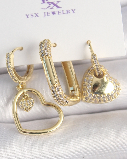 Pirinç Gold Renk Zirkon Taşlı Sallantı Kalp Model 3'Lü Kadın Kombin Küpe
