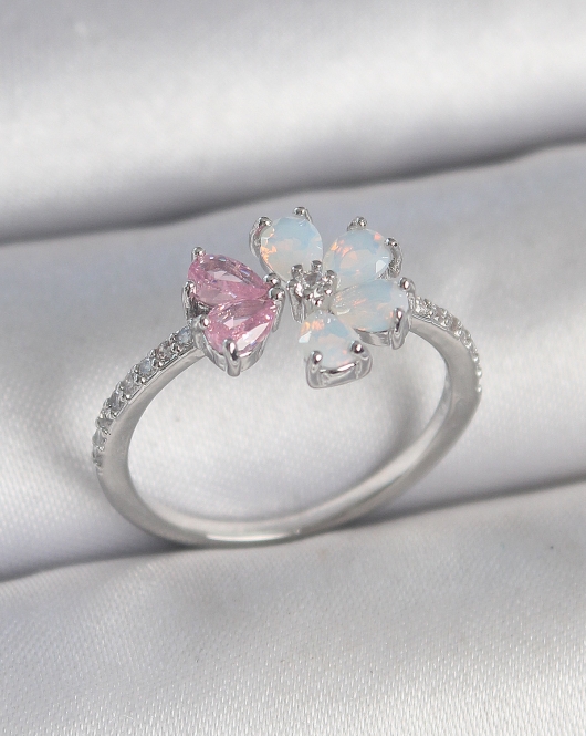 Pirinç Gümüş Renk Beyaz Mineli Pembe Zirkon Taşlı Çiçek Model Kadın Yüzük