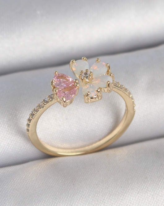 Pirinç Gold Renk Beyaz Mineli Pembe Zirkon Taşlı Çiçek Model Kadın Yüzük