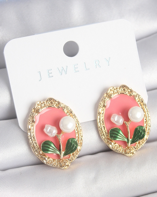 Pirinç Gold Renk Pembe Mineli İncili Çiçek İşlemli Portre Model Kadın Küpe